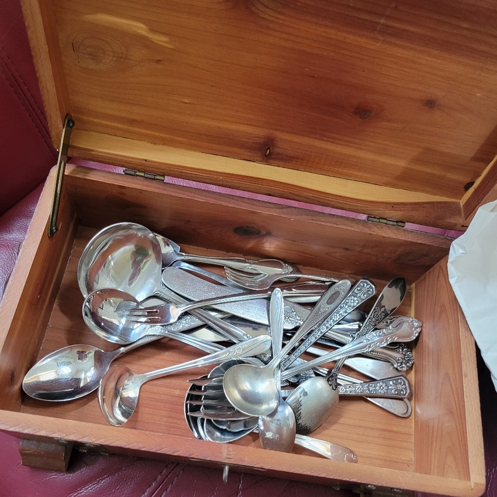 Vintage Treasure Chest ~ Antique? ~ Handmade Wood Box ~ Metal Accents ~ Cedar? - Picture 8 of 16